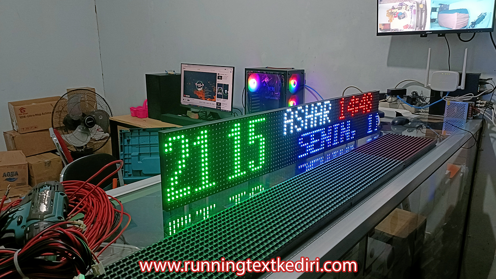 <p>Running text jadwal sholat dengan warna RGB 7 warna memiliki panjang 1meter dapat membantu anda dalam melihat jadwal sholat. Dengan warna yang beragam dan bersinar dapat memudahkan anda dalam melihat dan membacanya walaupun dari jarak jauh. Kami melayani pemasangan running text dengan kualitas terbaik dan harga yang terjangkau.</p>